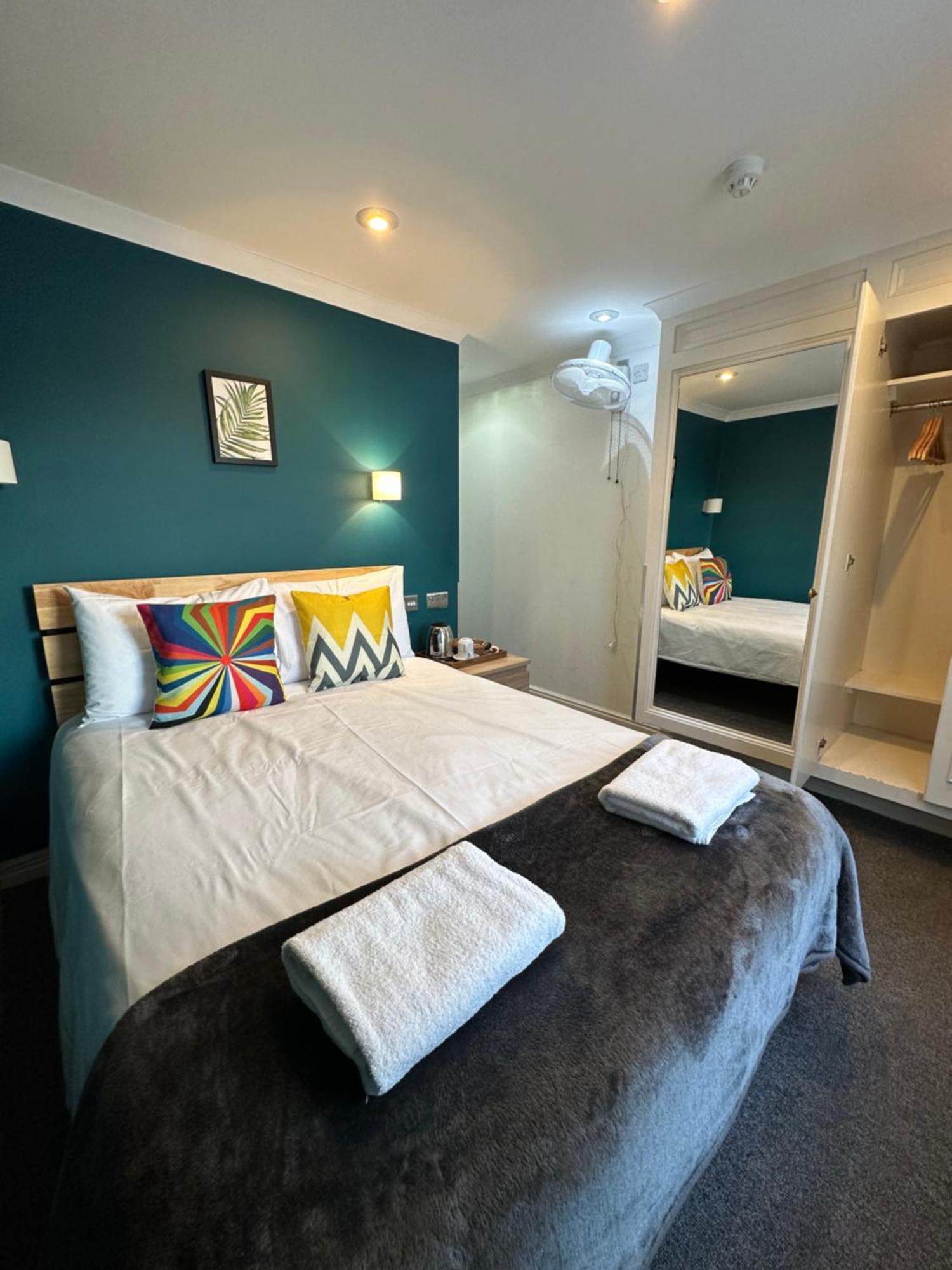 Smart Hyde Park View Hostel Londen Buitenkant foto