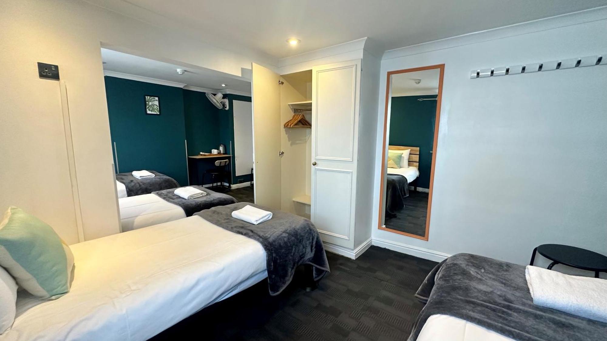 Smart Hyde Park View Hostel Londen Kamer foto