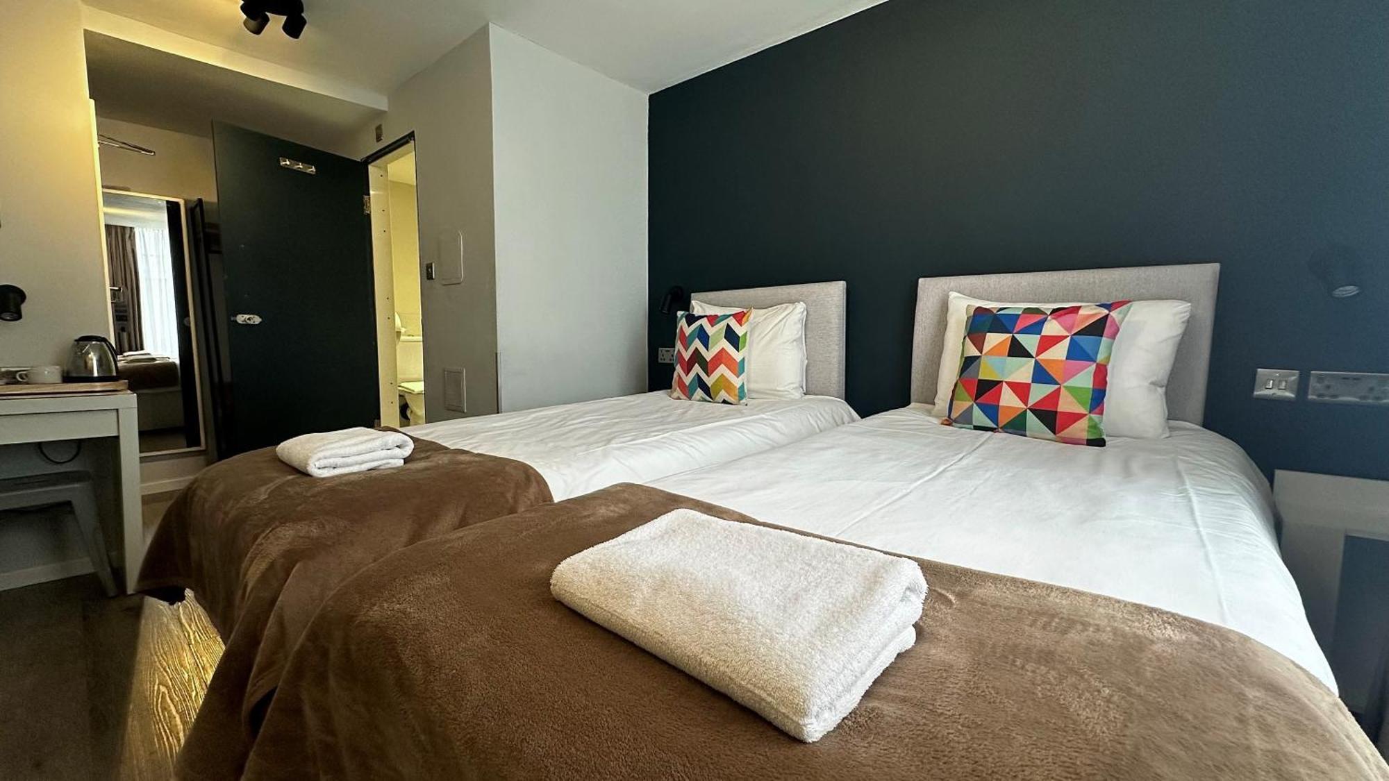 Smart Hyde Park View Hostel Londen Kamer foto