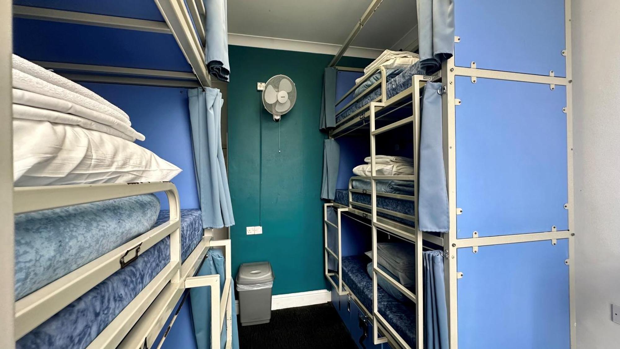 Smart Hyde Park View Hostel Londen Kamer foto