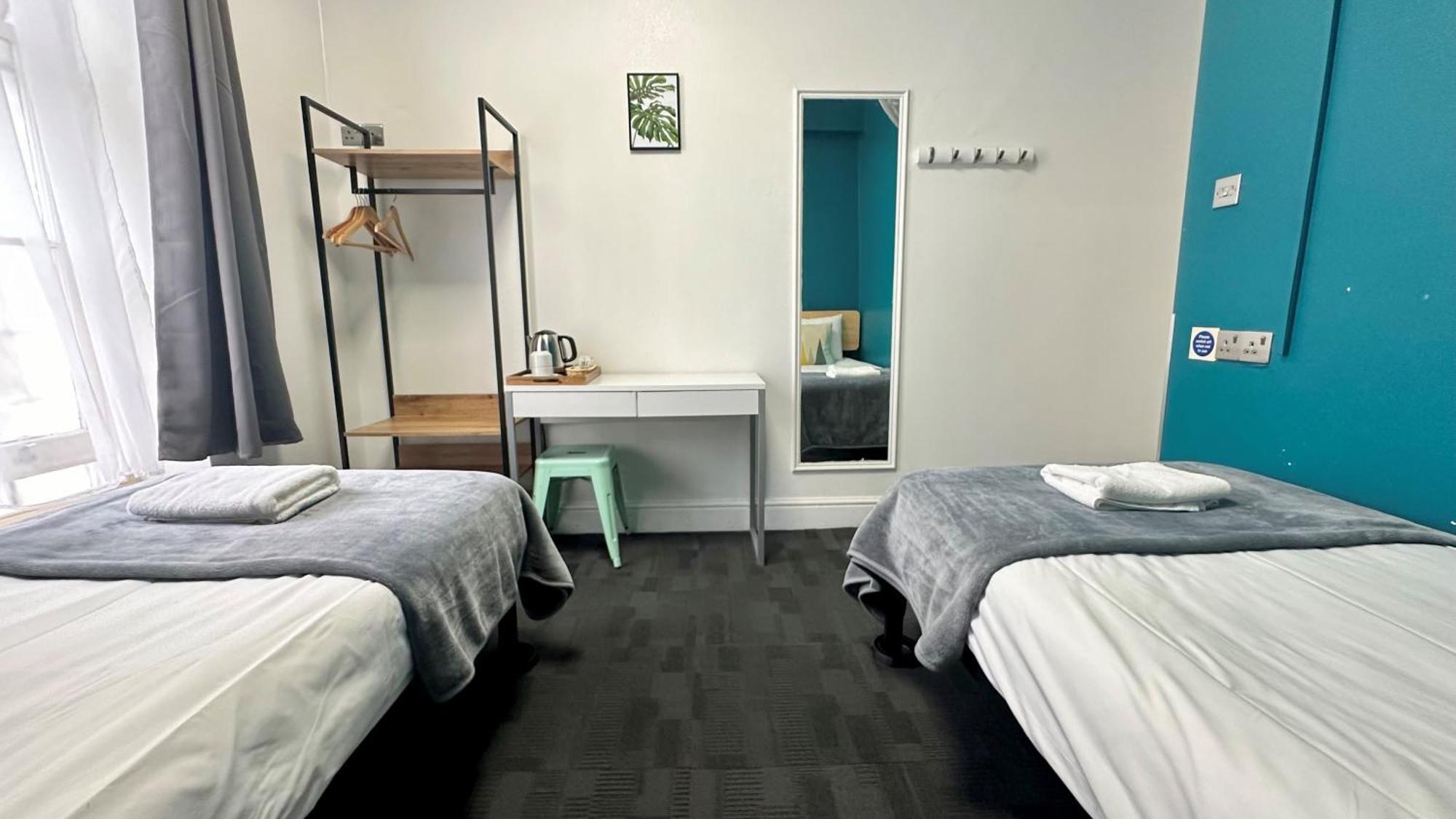 Smart Hyde Park View Hostel Londen Kamer foto
