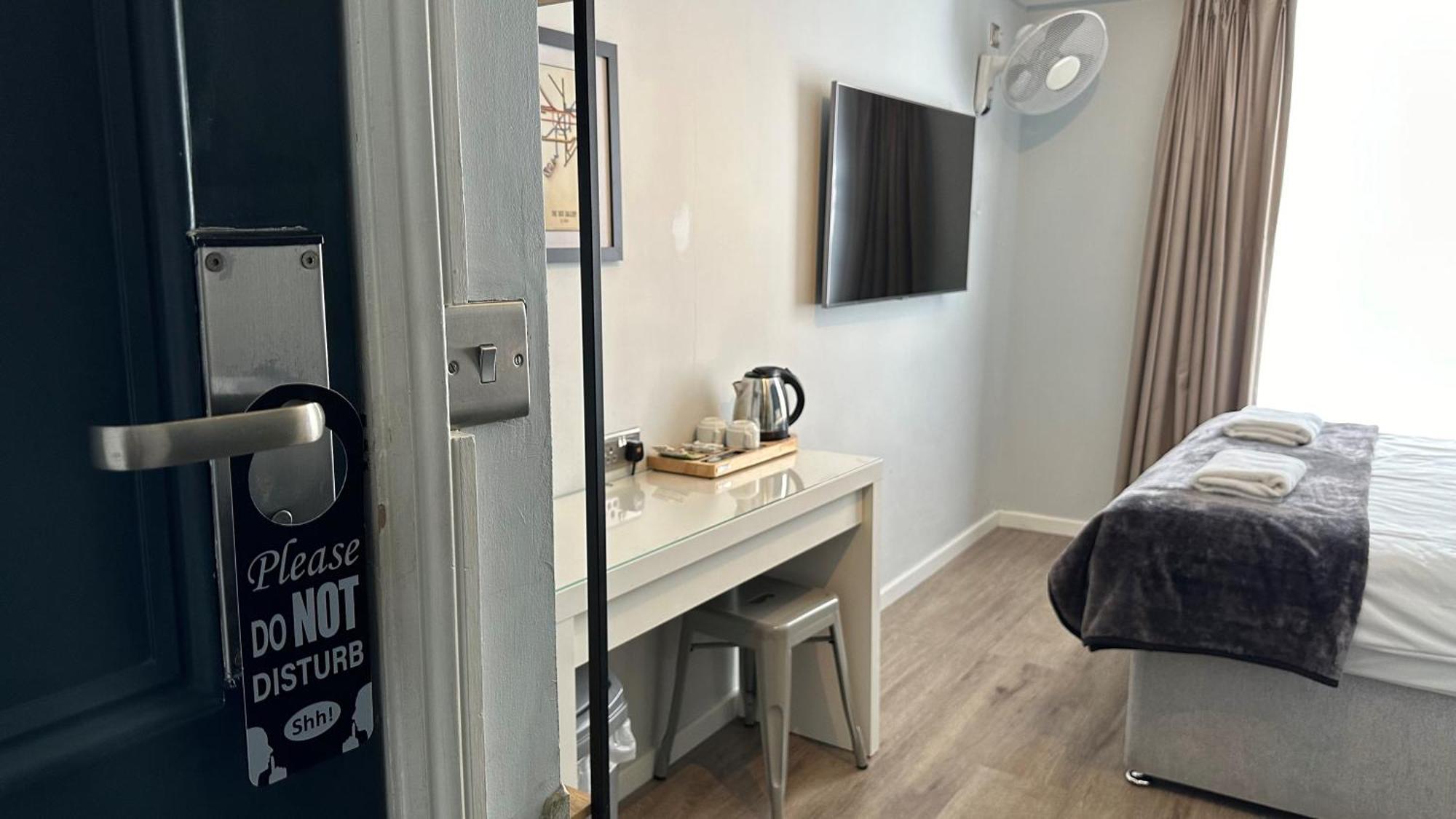Smart Hyde Park View Hostel Londen Kamer foto